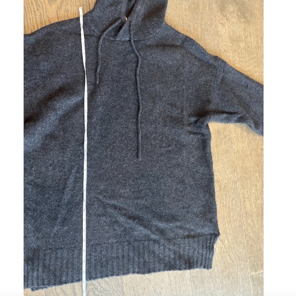 ARITZIA-100% Heavy Weight Cashmere Hoodie (Size Small) - Picture 7 of 11